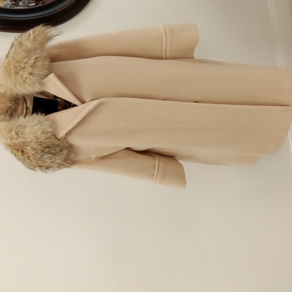 Coach coat tan with detachable fur collar